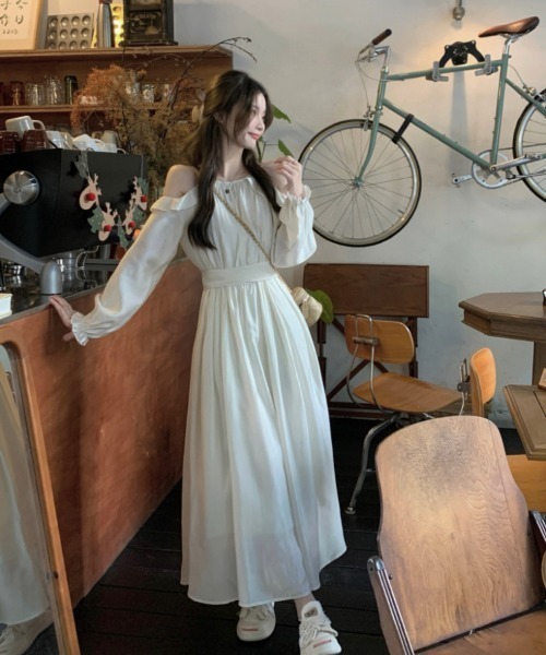 Teem Store(チームストア)の「フリルオープンショルダーロングワンピース(ワンピース・レディース・アイボリー/ブラウン・M/L)」の18枚目の写真