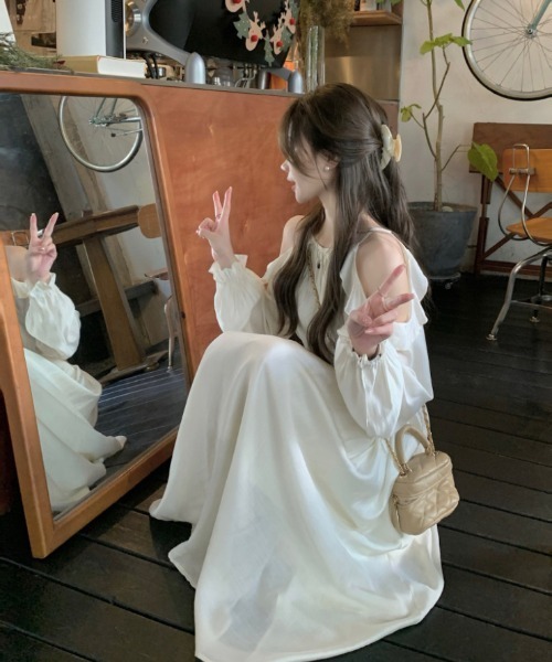 Teem Store(チームストア)の「フリルオープンショルダーロングワンピース(ワンピース・レディース・アイボリー/ブラウン・M/L)」の15枚目の写真