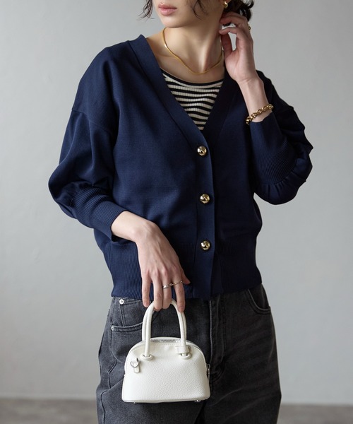 each（イーチ）の「ゴールドボタンスポンディツシュVネックカーデ（カーディガン/ボレロ・レディース・ネイビー/グレー/グリーン/ホワイト/ブラウン・FREE）」の5枚目の写真