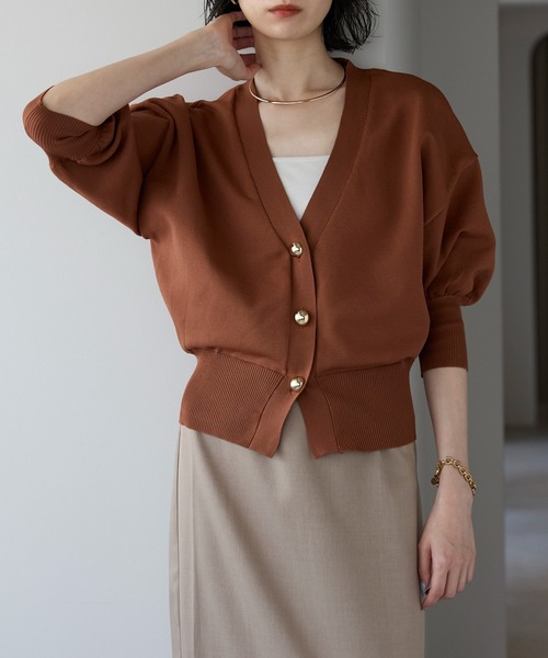 each（イーチ）の「ゴールドボタンスポンディツシュVネックカーデ（カーディガン/ボレロ・レディース・ネイビー/グレー/グリーン/ホワイト/ブラウン・FREE）」の3枚目の写真