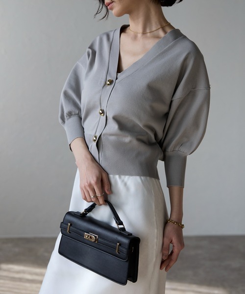 each（イーチ）の「ゴールドボタンスポンディツシュVネックカーデ（カーディガン/ボレロ・レディース・ネイビー/グレー/グリーン/ホワイト/ブラウン・FREE）」の2枚目の写真