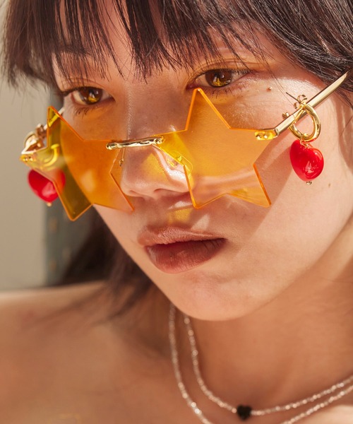 Casselini（キャセリーニ）の「Casselini(キャセリーニ)ハートフープピアス（ピアス（両耳用）・レディース・ブラック/レッド・FREE）」の8枚目の写真