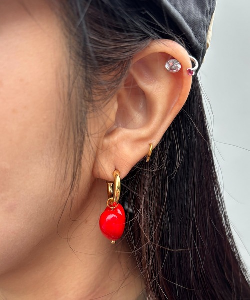 Casselini（キャセリーニ）の「Casselini(キャセリーニ)ハートフープピアス（ピアス（両耳用）・レディース・ブラック/レッド・FREE）」の7枚目の写真