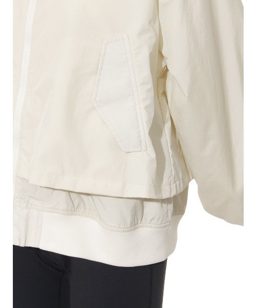 NEW BALANCE(ニューバランス)の「【New Balance for emmi】MET24 Short Jacket(ブルゾン・レディース・クリーム・MEDIUM/SMALL)」の11枚目の写真