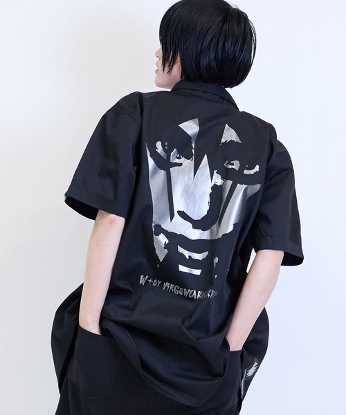 [W] by VIRGOwearworks（ダブリューバイヴァルゴウェアーワークス）の「Face Logo W-Shirts（シャツ/ブラウス・メンズ・ブラック×シルバー/ブラック×ホワイト・MEDIUM/LARGE/X-LARGE）」の2枚目の写真