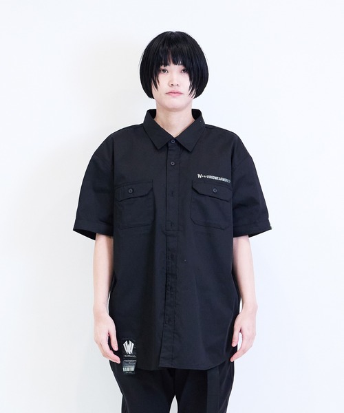 [W] by VIRGOwearworks（ダブリューバイヴァルゴウェアーワークス）の「Face Logo W-Shirts（シャツ/ブラウス・メンズ・ブラック×シルバー/ブラック×ホワイト・MEDIUM/LARGE/X-LARGE）」の5枚目の写真