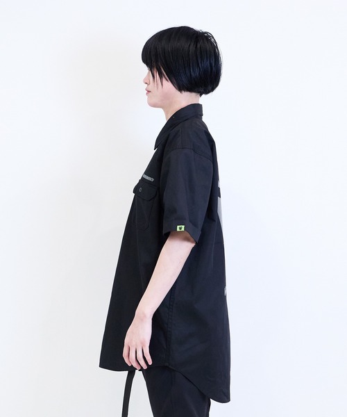 [W] by VIRGOwearworks（ダブリューバイヴァルゴウェアーワークス）の「Face Logo W-Shirts（シャツ/ブラウス・メンズ・ブラック×シルバー/ブラック×ホワイト・MEDIUM/LARGE/X-LARGE）」の4枚目の写真