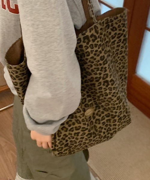 Vipoa(ヴィポア)の「2way metal multi tote(トートバッグ・レディース・ネイビー/レオパード/レッド・FREE)」の3枚目の写真