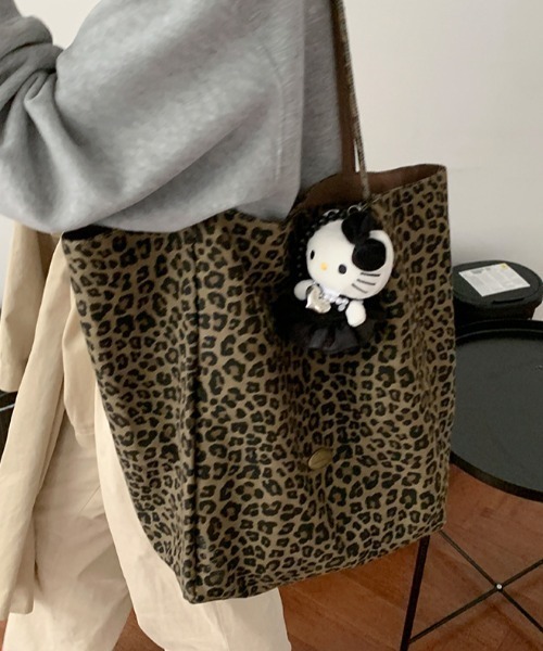 Vipoa(ヴィポア)の「2way metal multi tote(トートバッグ・レディース・ネイビー/レオパード/レッド・FREE)」の21枚目の写真