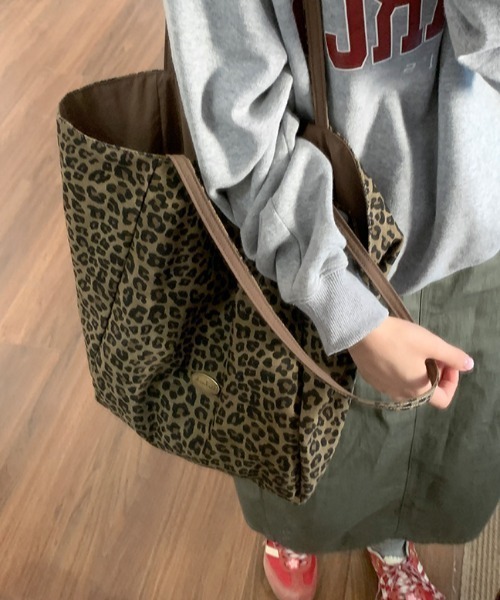 Vipoa(ヴィポア)の「2way metal multi tote(トートバッグ・レディース・ネイビー/レオパード/レッド・FREE)」の16枚目の写真