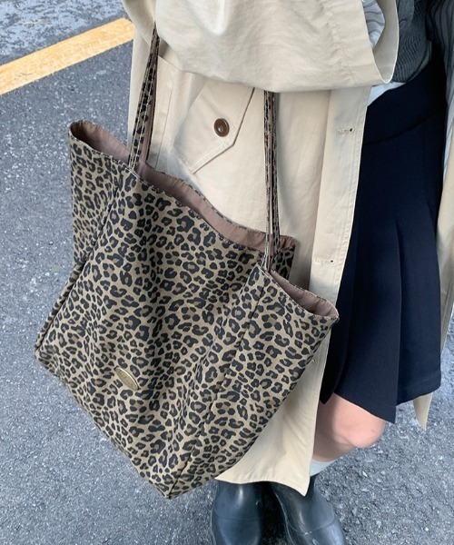 Vipoa(ヴィポア)の「2way metal multi tote(トートバッグ・レディース・ネイビー/レオパード/レッド・FREE)」の11枚目の写真