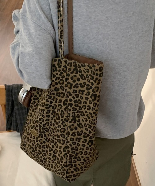 Vipoa(ヴィポア)の「2way metal multi tote(トートバッグ・レディース・ネイビー/レオパード/レッド・FREE)」の19枚目の写真