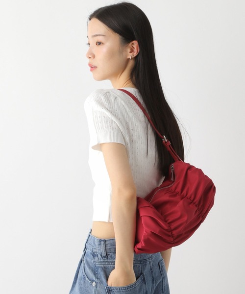 Heather（ヘザー）の「ドラムナイロンBAG　450354（ショルダーバッグ・レディース・アイボリー/レッド/ブラック・ONE SIZE）」の3枚目の写真