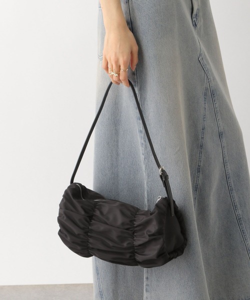 Heather（ヘザー）の「ドラムナイロンBAG　450354（ショルダーバッグ・レディース・アイボリー/レッド/ブラック・ONE SIZE）」の4枚目の写真