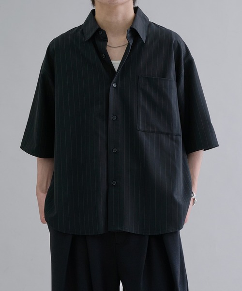 epnok（エプノック）の「ベーシックルーズ半袖シャツ（シャツ/ブラウス・メンズ・ブルー/オフホワイト/ブラック系2/チャコールグレー/ブラック/グレー系2/ブラック系1/グレー系1/ネイビー系1/ブルー系1/ブラック系3/ホワイト系1/グレー系3/ブラック系4/ブルー系2/ダークグレー/ピンク/グレイッシュベージュ・SMALL/MEDIUM/LARGE）」の5枚目の写真