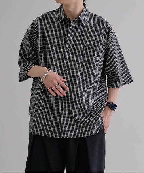 epnok（エプノック）の「ベーシックルーズ半袖シャツ（シャツ/ブラウス・メンズ・ブルー/オフホワイト/ブラック系2/チャコールグレー/ブラック/グレー系2/ブラック系1/グレー系1/ネイビー系1/ブルー系1/ブラック系3/ホワイト系1/グレー系3/ブラック系4/ブルー系2/ダークグレー/ピンク/グレイッシュベージュ・SMALL/MEDIUM/LARGE）」の7枚目の写真