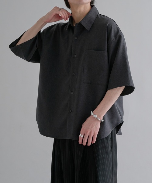 epnok（エプノック）の「ベーシックルーズ半袖シャツ（シャツ/ブラウス・メンズ・ブルー/オフホワイト/ブラック系2/チャコールグレー/ブラック/グレー系2/ブラック系1/グレー系1/ネイビー系1/ブルー系1/ブラック系3/ホワイト系1/グレー系3/ブラック系4/ブルー系2/ダークグレー/ピンク/グレイッシュベージュ・SMALL/MEDIUM/LARGE）」の8枚目の写真