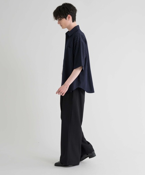 epnok（エプノック）の「ベーシックルーズ半袖シャツ（シャツ/ブラウス・メンズ・ブルー/オフホワイト/ブラック系2/チャコールグレー/ブラック/グレー系2/ブラック系1/グレー系1/ネイビー系1/ブルー系1/ブラック系3/ホワイト系1/グレー系3/ブラック系4/ブルー系2/ダークグレー/ピンク/グレイッシュベージュ・SMALL/MEDIUM/LARGE）」の22枚目の写真