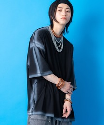 a.p.o.v. 縁取りスプレーペインティングオーバーサイズTシャツ