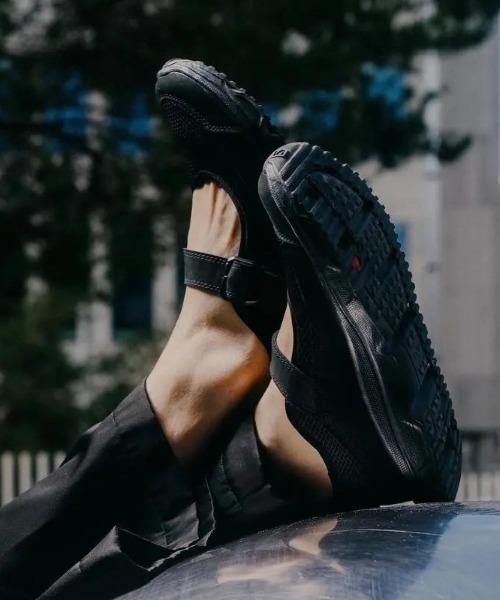 SALOMON（サロモン）の「SALOMON/サロモン/RX Marie Jeanne/L47363200（スニーカー・レディース・ブラック×ブラック・26/25.5/25/24.5/24/23.5/28/27.5/27/26.5/23）」の3枚目の写真