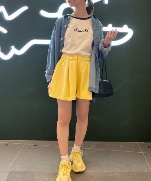 LACOSTE（ラコステ）の「プリーツスウェットショーツ（その他パンツ・レディース・ペールイエロー・36/38）」の2枚目の写真
