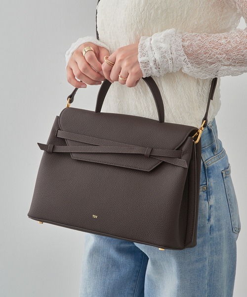 tov(トーヴ)の「【TOV】 MIMI GRAND T25W02B560 T26S07B599(ハンドバッグ・レディース・キャメル/ブラック系その他2/グレイッシュベージュ/サックスブルー/ブラック/ブラウン/ホワイト/ブラウン系その他2・FREE)」の5枚目の写真