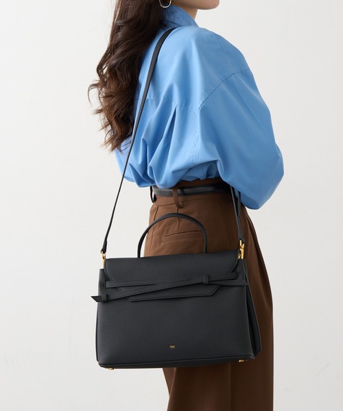 tov(トーヴ)の「【TOV】26SS新色あり MIMI GRAND T25W02B560 T26S07B599(ハンドバッグ・レディース・キャメル/ブラック系その他2/グレイッシュベージュ/サックスブルー/ブラック/ブラウン/ホワイト・FREE)」の3枚目の写真