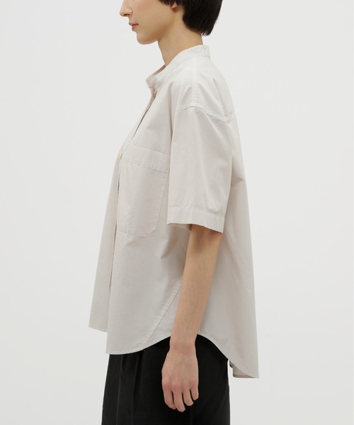 MHL.(エムエイチエル)の「ORGANIC COTTON SHIRTING(シャツ/ブラウス・レディース・オフホワイト/ネイビー・1/2)」の4枚目の写真