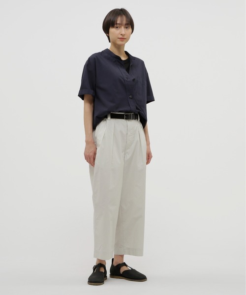MHL.(エムエイチエル)の「ORGANIC COTTON SHIRTING(シャツ/ブラウス・レディース・オフホワイト/ネイビー・1/2)」の8枚目の写真