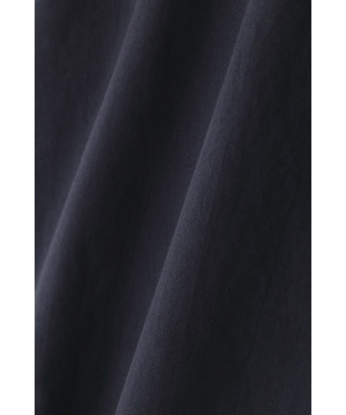 MHL.(エムエイチエル)の「ORGANIC COTTON SHIRTING(シャツ/ブラウス・レディース・オフホワイト/ネイビー・1/2)」の10枚目の写真