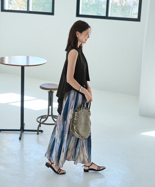 STYLE DELI(スタイルデリ)の「水彩ストライプ柄フェードアウトプリーツスカート(スカート・レディース・ブラック系その他/ブルー系その他・1/2)」の13枚目の写真