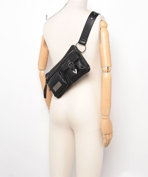 X-girl（エックスガール）の「FAUX LEATHER 2WAY BELT BAG（ショルダーバッグ・レディース・ブラック・ONE SIZE）」の4枚目の写真