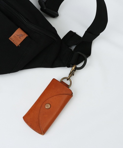 KANGOL（カンゴール）の「KANGOL カンゴール ウェストバッグ 250-3052（ボディバッグ/ウエストポーチ・レディース・カーキ/ブラック・FREE）」の3枚目の写真