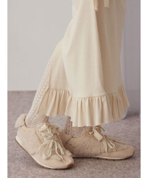 merry jenny（メリージェニー）の「Wリボンフェイクファースニーカー（スニーカー・レディース・ブラウン/ピンク/アイボリー・MEDIUM/LARGE）」の2枚目の写真