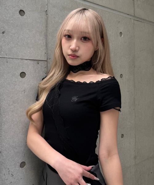 Lae(レイ)の「ワンショルダーレースTシャツ(Tシャツ/カットソー・レディース・グレー/ブラック・MEDIUM/SMALL)」の3枚目の写真