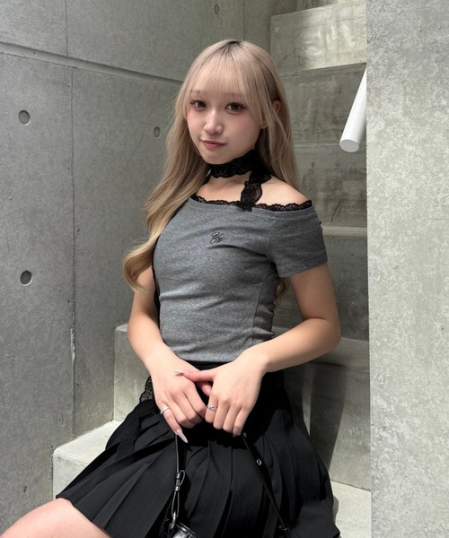 Lae(レイ)の「ワンショルダーレースTシャツ(Tシャツ/カットソー・レディース・グレー/ブラック・MEDIUM/SMALL)」の8枚目の写真