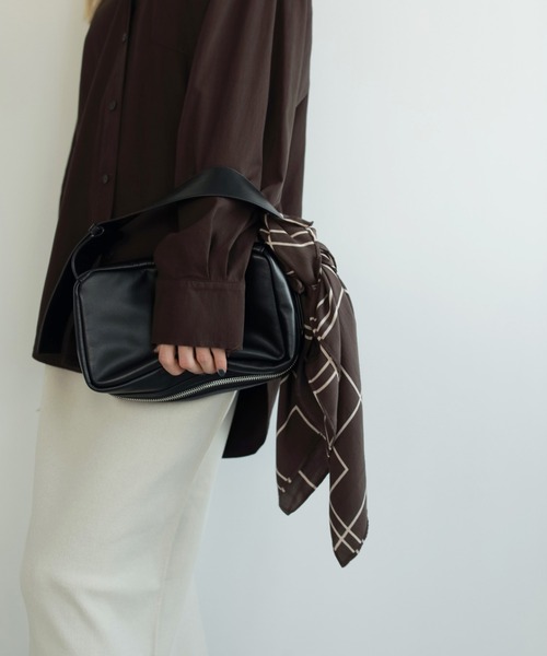 anuke（アンヌーク）の「Geometric Print Scarf（バンダナ/スカーフ・レディース・ブラウン/ネイビー・FREE）」の10枚目の写真