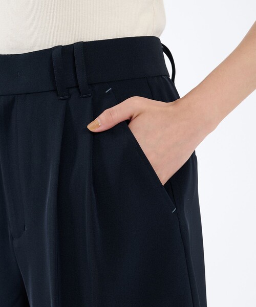 PUBLIC TOKYO（パブリックトウキョウ）の「ダブルタックハーフパンツ（その他パンツ・レディース・ネイビー/ブラウン・1/2）」の8枚目の写真