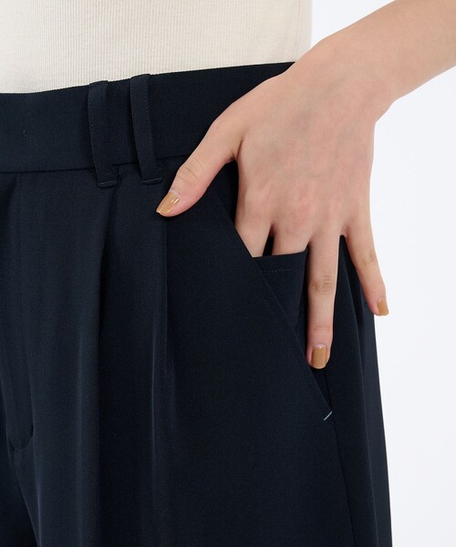 PUBLIC TOKYO（パブリックトウキョウ）の「ダブルタックハーフパンツ（その他パンツ・レディース・ネイビー/ブラウン・1/2）」の9枚目の写真