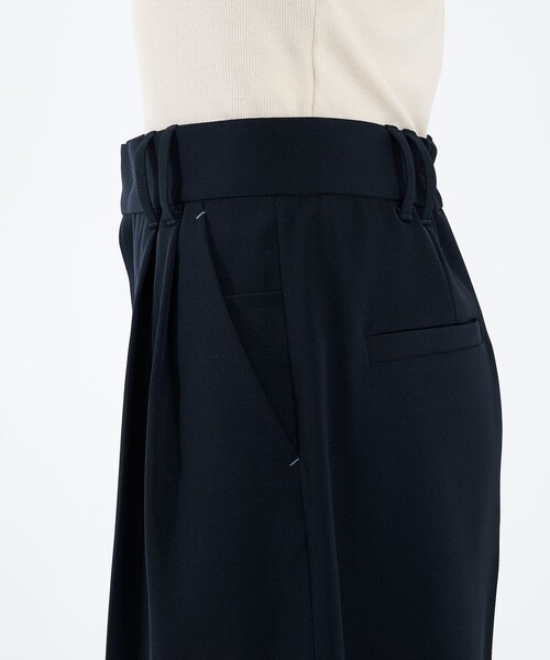 PUBLIC TOKYO（パブリックトウキョウ）の「ダブルタックハーフパンツ（その他パンツ・レディース・ネイビー/ブラウン・1/2）」の10枚目の写真