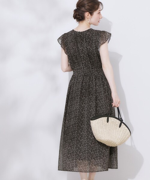 couture brooch（クチュールブローチ）の「【一枚で着映える・楽ちん・ドライタッチ】フリルスリーブワンピース（ワンピース・レディース・ブルー/サンドベージュ/ブラック系・36/40/38/42）」の20枚目の写真