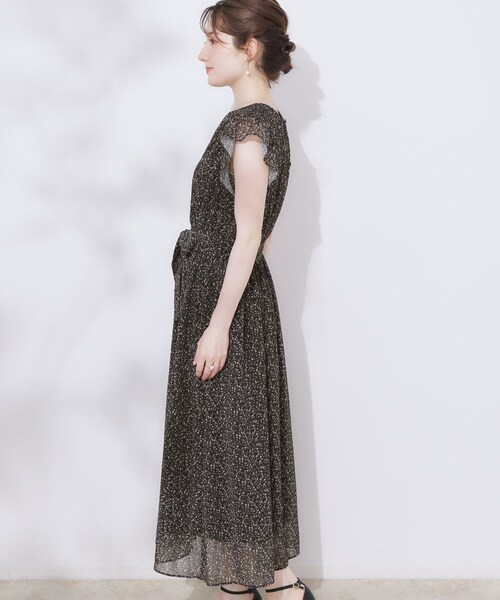 couture brooch（クチュールブローチ）の「【一枚で着映える・楽ちん・ドライタッチ】フリルスリーブワンピース（ワンピース・レディース・ブルー/サンドベージュ/ブラック系・36/40/38/42）」の5枚目の写真