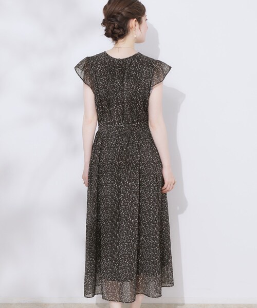 couture brooch（クチュールブローチ）の「【一枚で着映える・楽ちん・ドライタッチ】フリルスリーブワンピース（ワンピース・レディース・ブルー/サンドベージュ/ブラック系・36/40/38/42）」の4枚目の写真