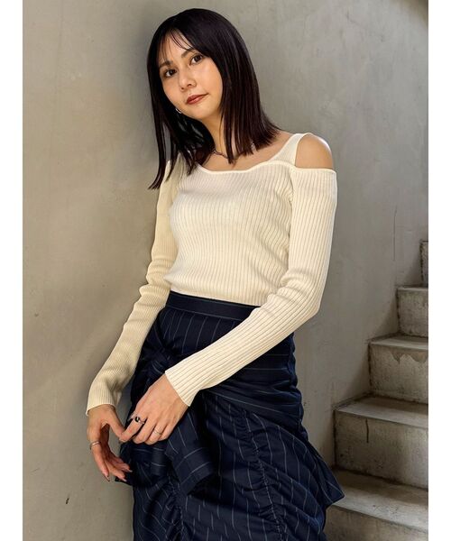 MURUA(ムルーア)の「ショルダーカットレイヤードライクリブニット(ニット/セーター・レディース・ブルー/ブラック/アイボリー・FREE)」の12枚目の写真
