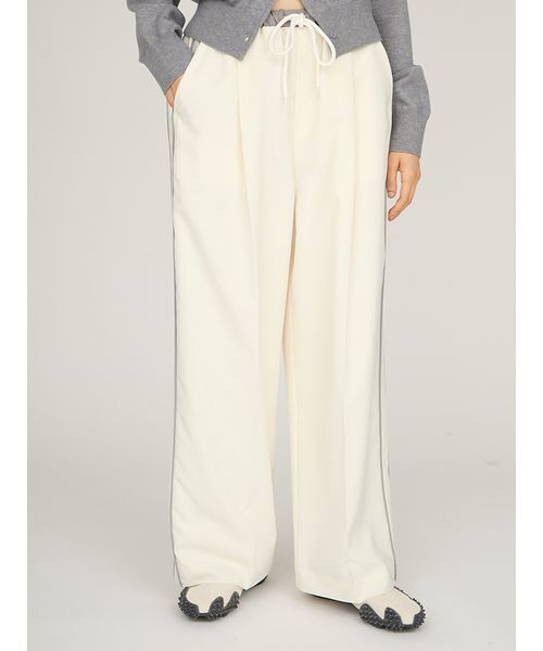 emmi（エミ）の「イージーケアサイドラインパンツ（スラックス・レディース・ブラック/オフホワイト/グレー・0/1）」の2枚目の写真