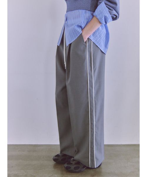 emmi（エミ）の「イージーケアサイドラインパンツ（スラックス・レディース・ブラック/オフホワイト/グレー・0/1）」の4枚目の写真