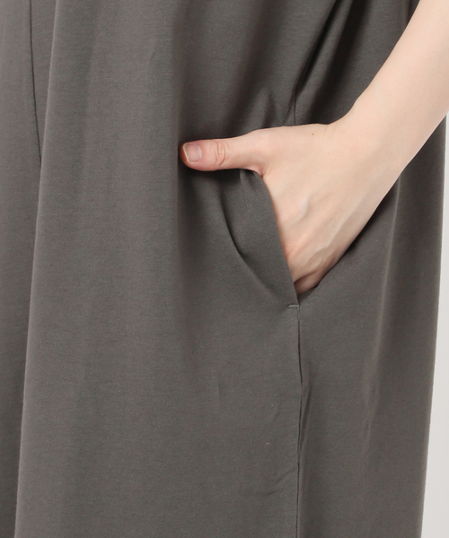 JOURNAL STANDARD relume（ジャーナルスタンダード　レリューム）の「ドルマンスリーブカットソーワンピース（ワンピース・レディース・チャコールグレー/ブラウン系その他・FREE）」の4枚目の写真