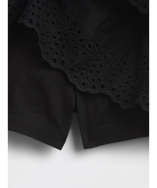 GAP（ギャップ）の「アイレット ラッフルフリル ミニスカート・スコート（スカート・レディース・ブラック/ホワイト・XS/S/M/L/XXS）」の7枚目の写真