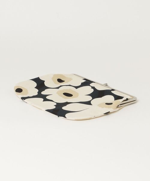 marimekko(マリメッコ)の「Mini Unikko / Puolikas Kukkaro pouch(ポーチ・レディース・ホワイト×ネイビー・FREE)」の6枚目の写真