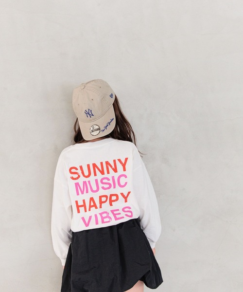 BAYFLOW（ベイフロー）の「[大人気!シーズンレスで着れる♪]アソートロゴBIG T(KIDS)（Tシャツ/カットソー・キッズ・オフホワイト/チャコール/パープル/グレー・140cm/130cm/120cm/110cm/150cm）」の2枚目の写真